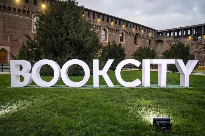 Mistero, arte e spy story: Paolo Asti presenta "Aqua" a BookCity Milano