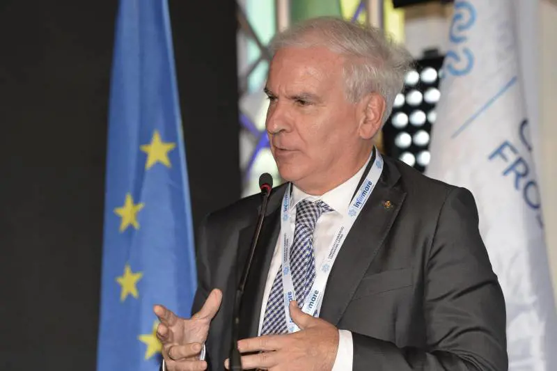 Dal prefetto alla grillina: politica scossa dal sessismo