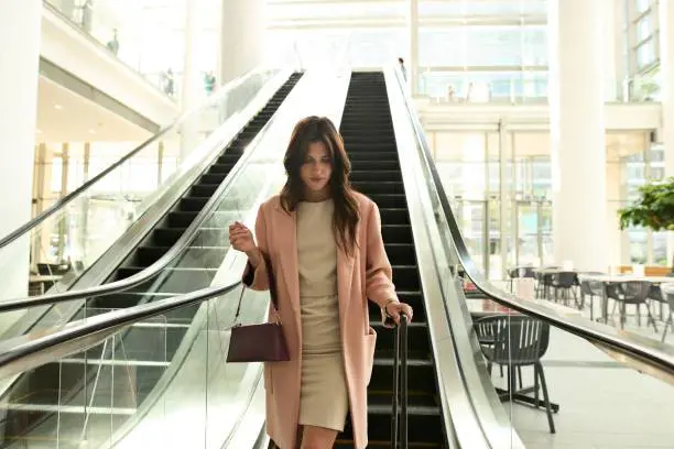 Cappotto extralungo, la tendenza inverno 2026. Quali modelli scegliere