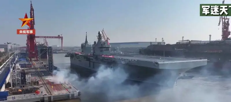 "Prove in mare per la nuova nave d'assalto cinese". Come funziona la "portaerei di droni" di Pechino