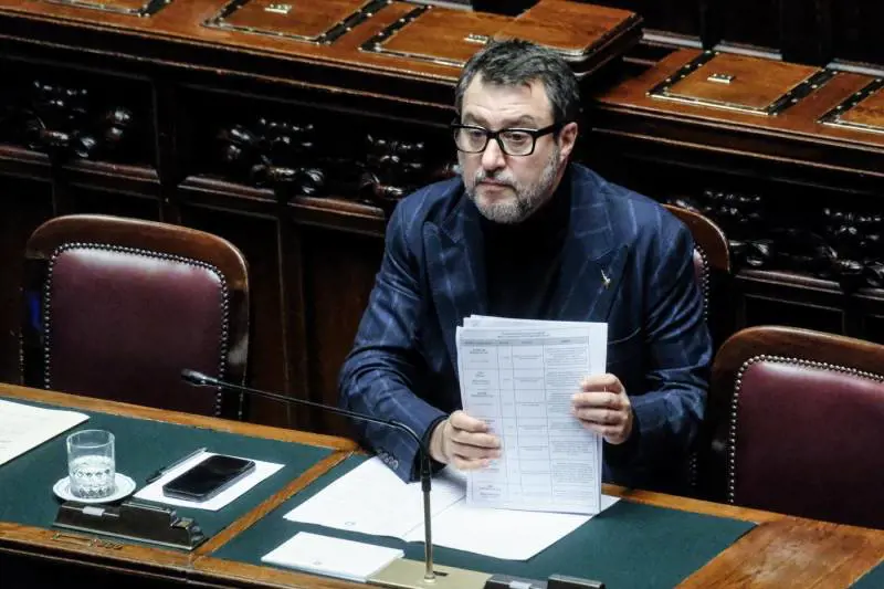 "Nessuno scenario escluso". Dubbi di Salvini su Aspi: riflessione sulla concessione