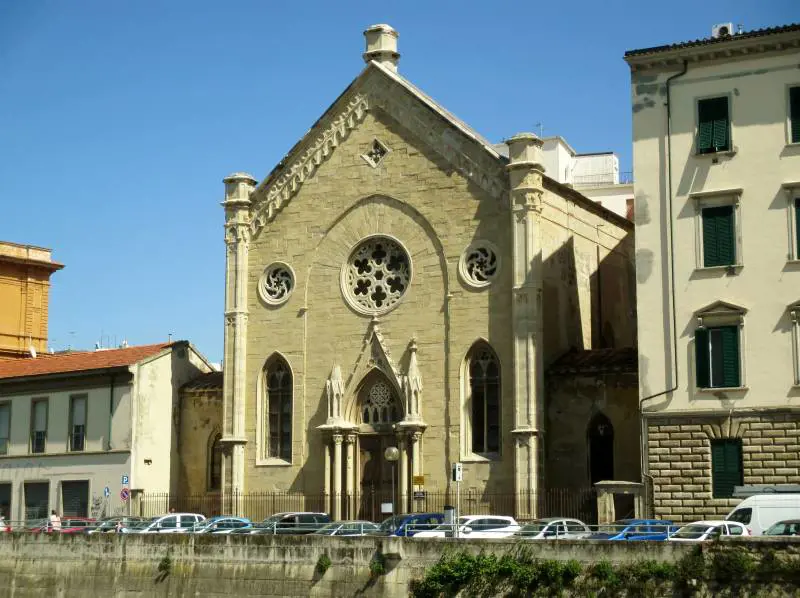 Da Bergamo a Livorno. Così le ex chiese diventano moschee