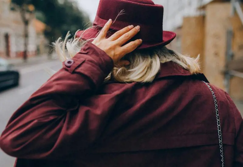 Borgogna, il colore dell'autunno: come indossarlo