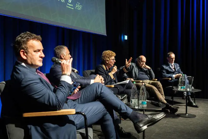 Elettrica, ibrida o a idrogeno? Pilotata dall'uomo o da algoritmi? In ogni caso sarà un nuovo modo di vivere la dimensione urbana