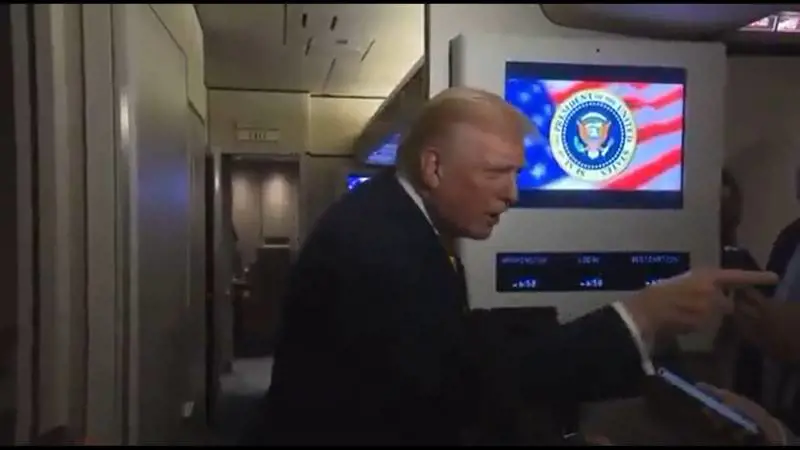 Fa una domanda sul caso Epstein e scatena l'ira di Trump: "Zitta, piggy"