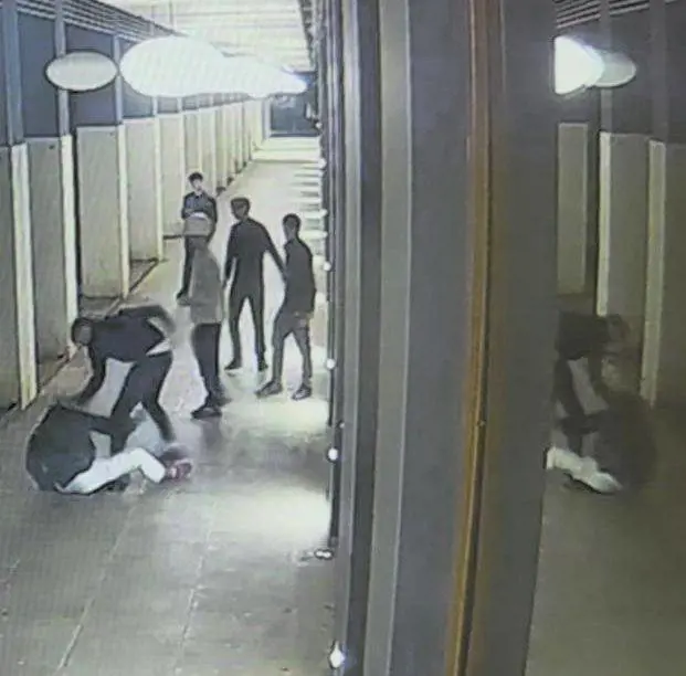 Massacrato per 50 euro: studente resterà invalido