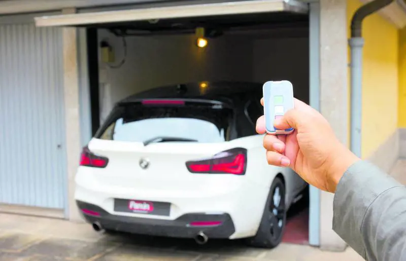 Il dispositivo che parcheggia senza conducente a bordo