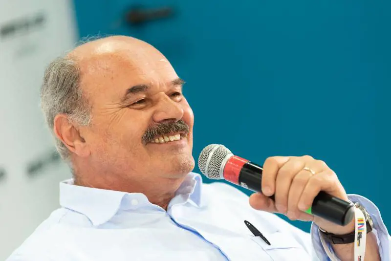 Farinetti: "Chi vede fascisti al governo è fuori dal mondo"