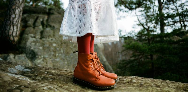 Abito chiaro e anfibio