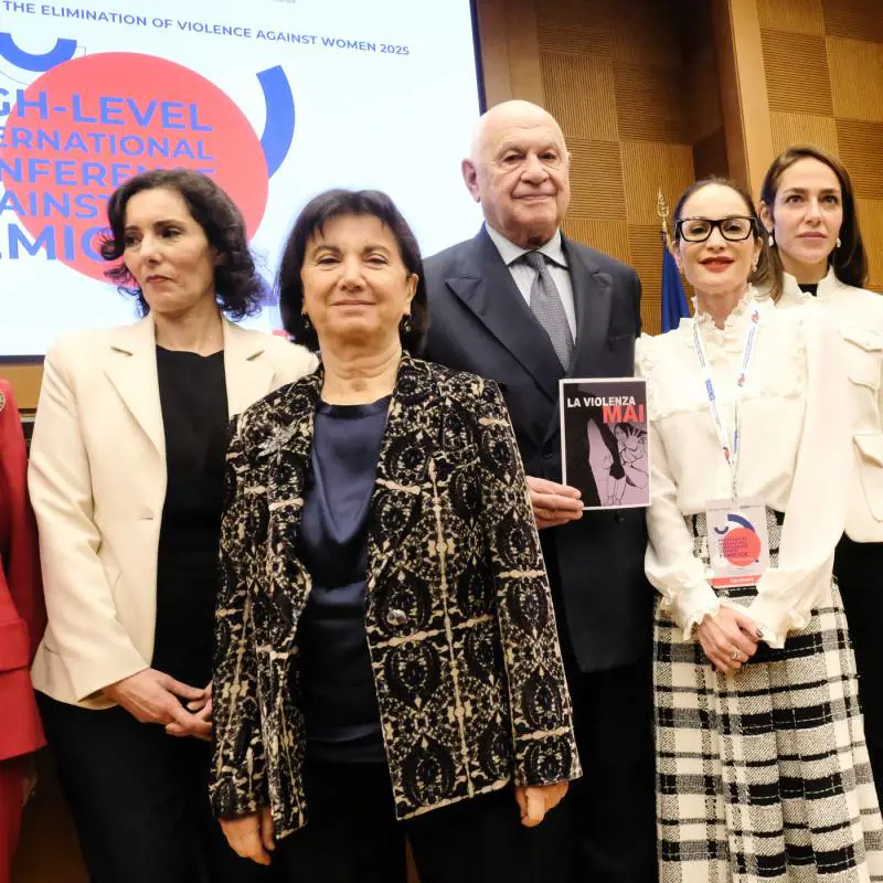 "Femminicidi che non calano" e "codice genetico". La sinistra si scaglia contro Roccella e Nordio