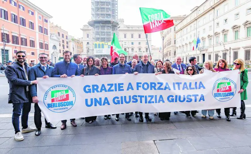 Forza Italia sfila con le vittime della malagiustizia