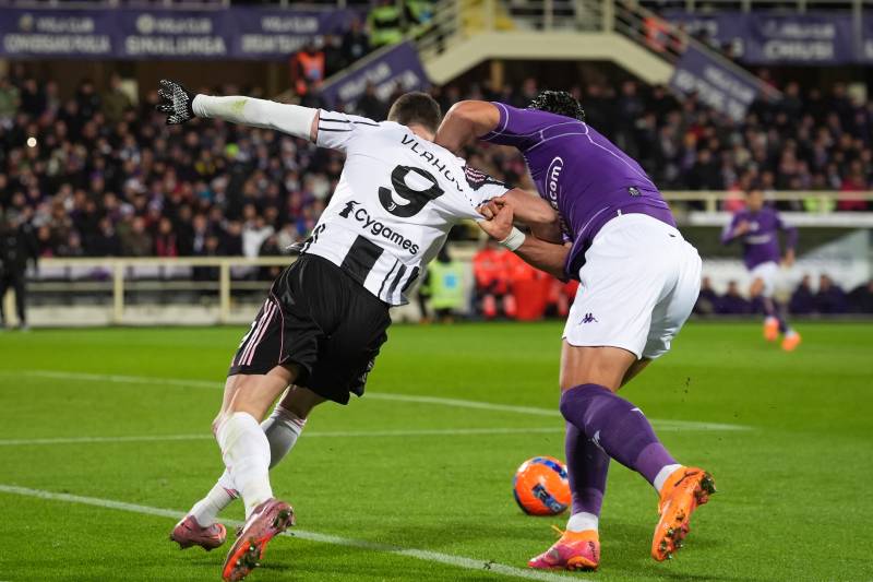 Fiorentina Juventus Vlahovic Mari contrasto