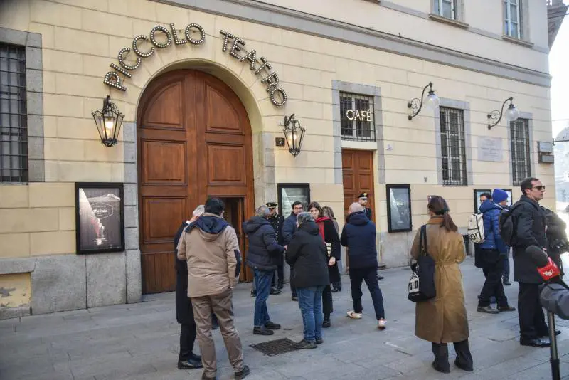 Addio a Ornella Vanoni, aperta la camera ardente: tantissimi per l'ultimo saluto