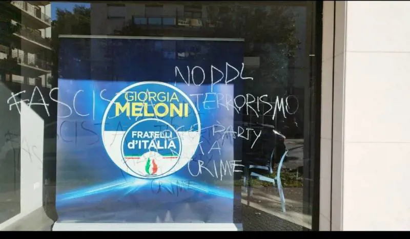 Veneto, vandalizzata la sede di FdI nel giorno del voto
