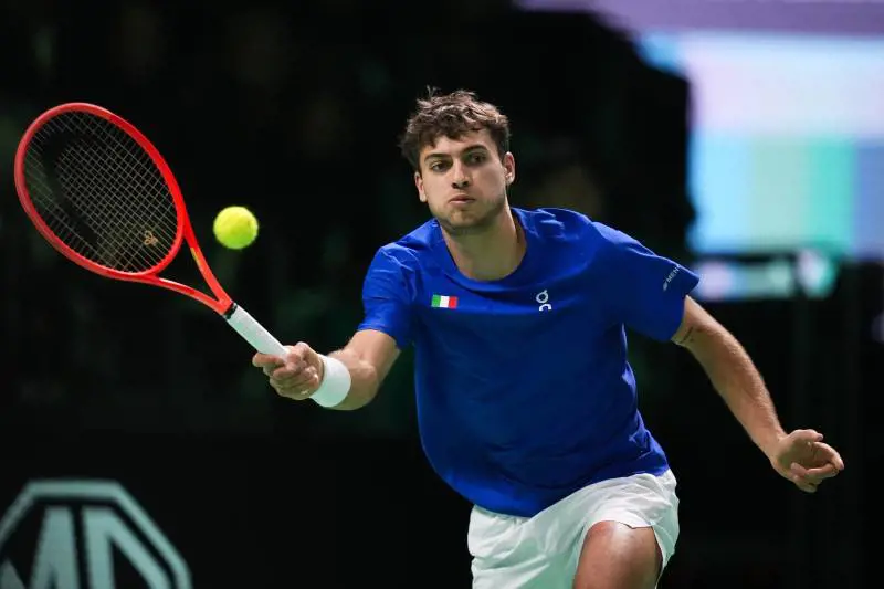 Coppa Davis, Italia-Spagna 1-0: Cobolli-Munar |1-6, 7-6, 2-2