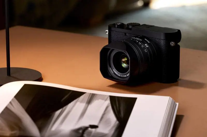 Leica Q3 Monochrom, mirrorless e colorless: quel “senza” che piace ai puristi dello scatto