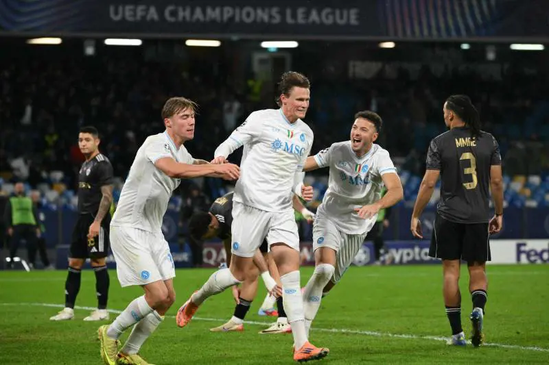 Super McTominay celebra Maradona