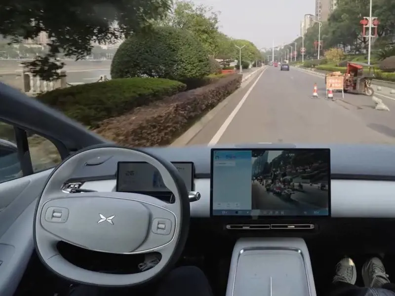 Proviamo la guida autonoma di XPENG, la Tesla della Cina