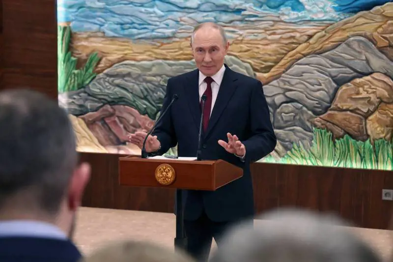 Il ricatto di Putin: "Sì al piano Usa. Ma gli ucraini lascino il Donbass"