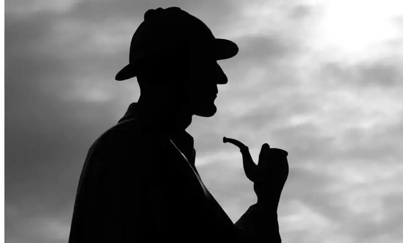 Un'indagine "finale" affidata all'ombra di Sherlock Holmes