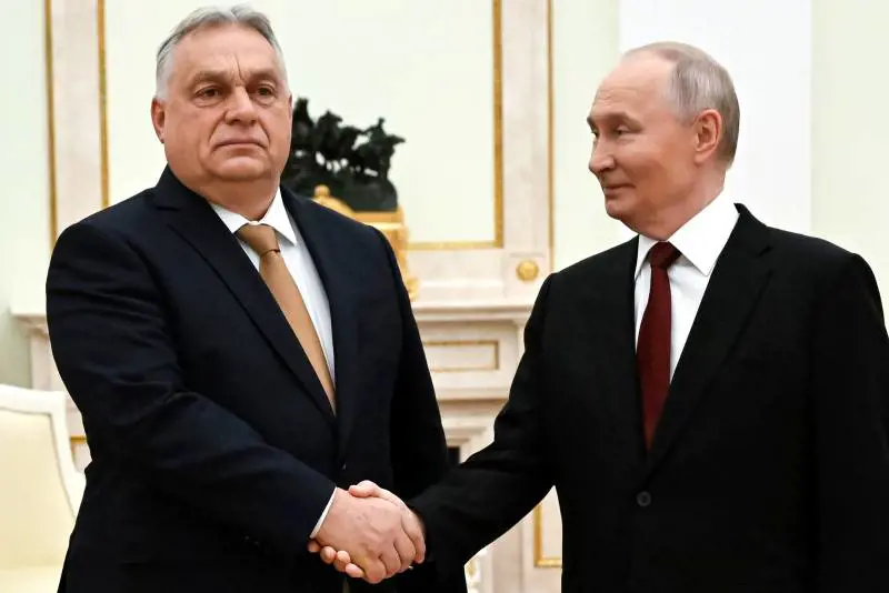 "Non ci ha consultato". Polemica sul viaggio di Orban da Putin