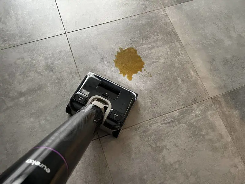 Recensione Eureka FloorShine 880: la lavapavimenti completa e versatile