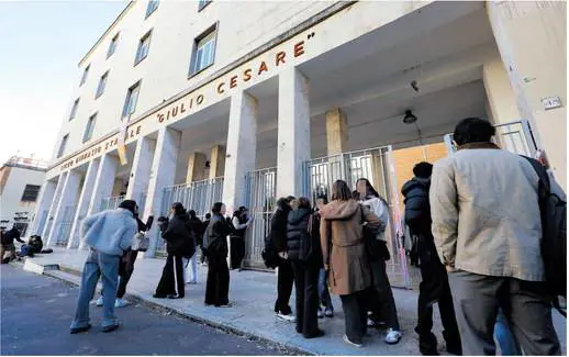  Choc nei bagni del liceo: spunta la lista degli stupri 