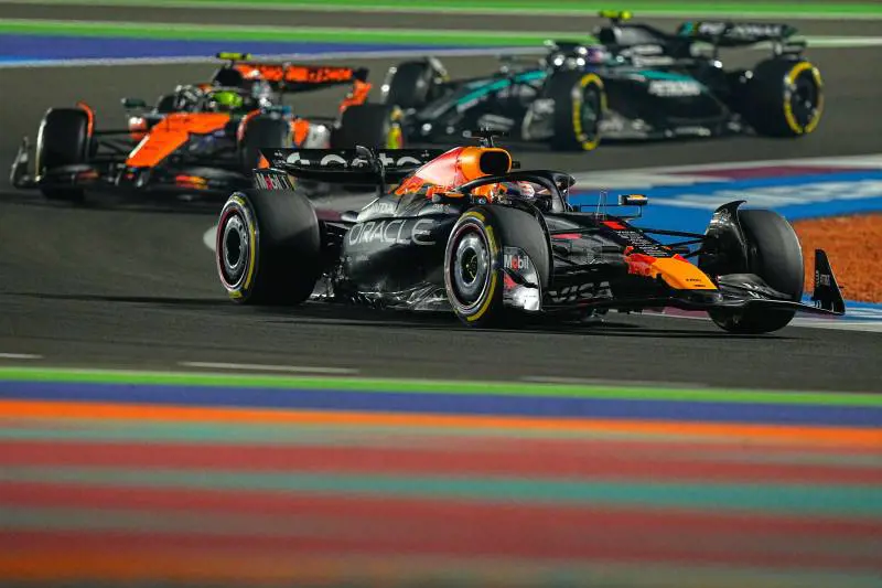 F1, errore McLaren, Verstappen trionfa e riapre il mondiale: Ferrari, non ci siamo