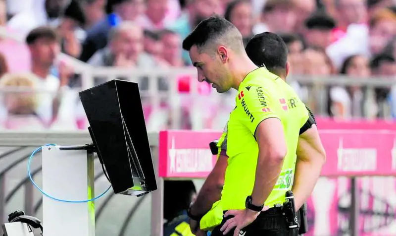 Varisti contro arbitri: il derby che non piace