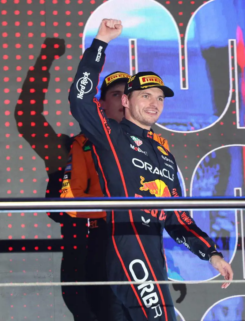 Max beffa le McLaren che fanno harakiri: vuole tenersi il titolo