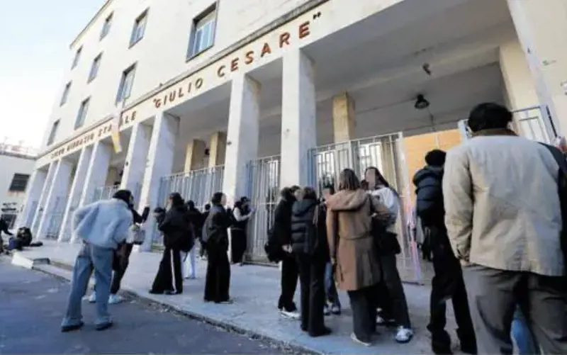 Roma, il caso della “lista stupri”. Individuato un 14enne: "spinto dai compagni più grandi"