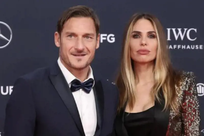 "Ma sei impazzito?". Il messaggio di Ilary Blasi a Totti: cosa è successo
