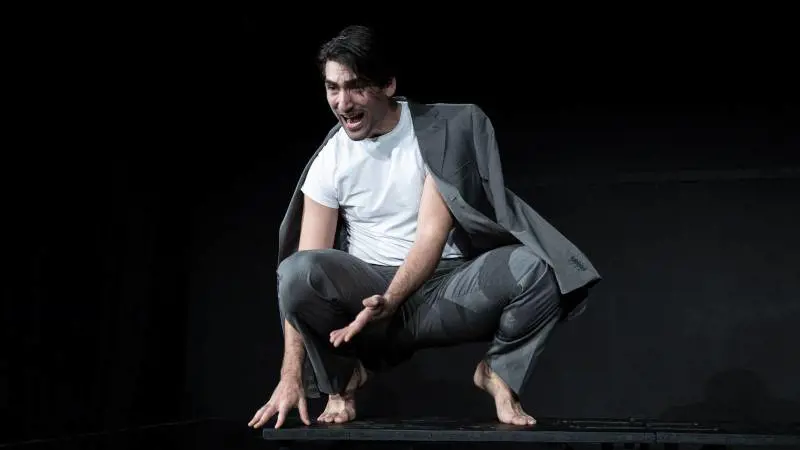 Intensità, empatia, bravura: il monologo di Tudda su Tortora che risveglia dall'addormentamento