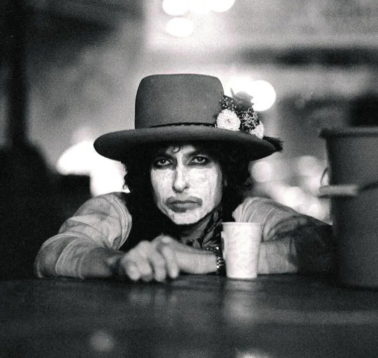 La prima volta di Dylan vero poeta nell'antologia di un editore italiano