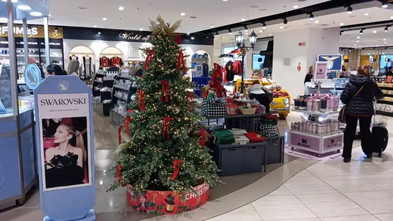 Caro Natale: dai regali al cenone, ecco quanto spenderemo