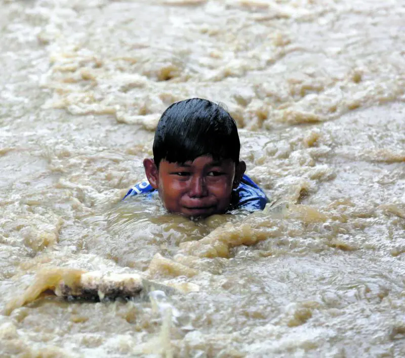 Monsoni e fiumi di fango: 1.300 morti in Asia. "È il disastro naturale peggiore di sempre"