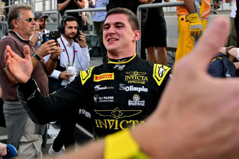 Una McLaren per Leo, il piccolo Senna che guida come Prost