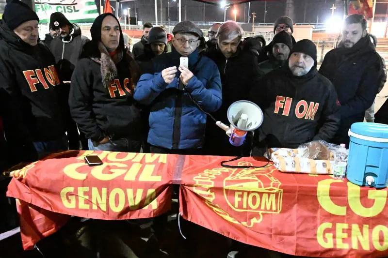 La violenza dell'ex sindacalista della Fiom: "Andiamo a picchiarci con la polizia"