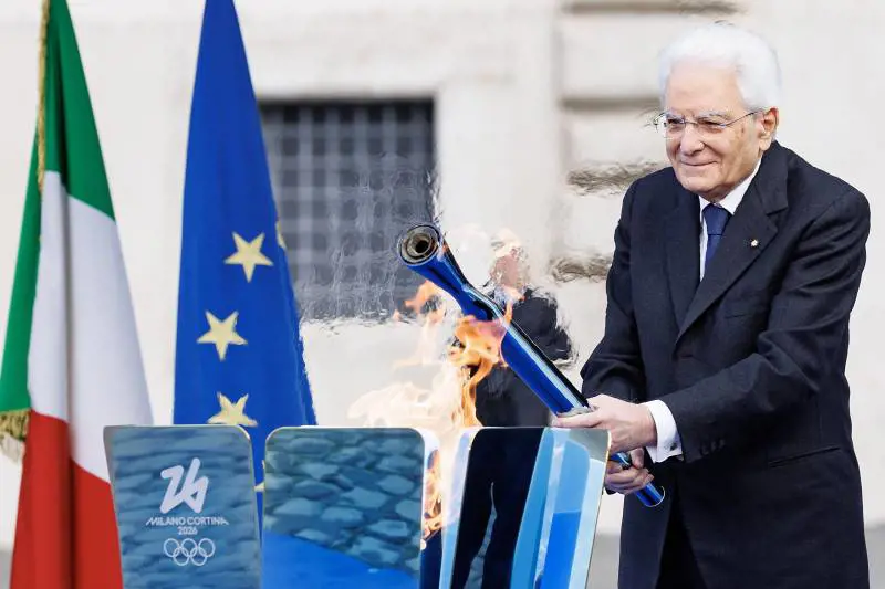 Mattarella inaugura la Fiamma olimpica: "Rinnoviamo la tregua, lo sport porta pace"