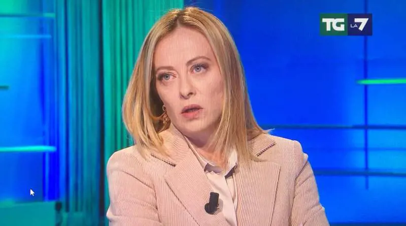 Meloni: "L'Europa deve difendersi da sola"