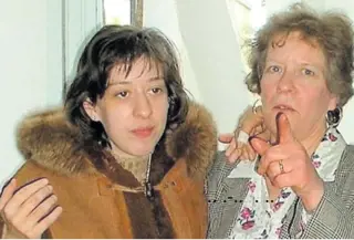 Madre rimasta sola con la figlia disabile, la strangola poi si toglie la vita