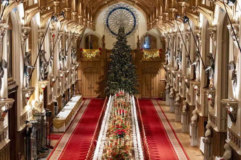 La storia nascosta dell’albero di Natale, la tiara di Kate e le radici della royal family