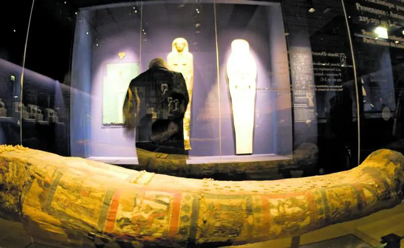 Maledizione del Louvre: l'ala egizia sott'acqua. Danneggiate 400 opere