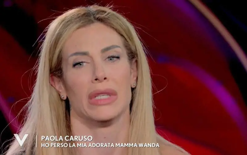 Paola Caruso in lacrime a Verissimo: "Mamma è morta all'improvviso, quando me l'hanno detto pensavo fosse uno scherzo"