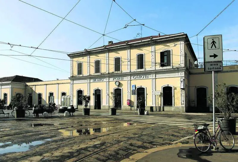 Con un treno a vapore la città dà l'addio alla stazione di Porta Genova