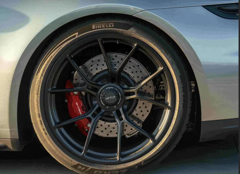 Pirelli porta i nuovi P Zero R e Trofeo RS sulla Porsche 911 GT3