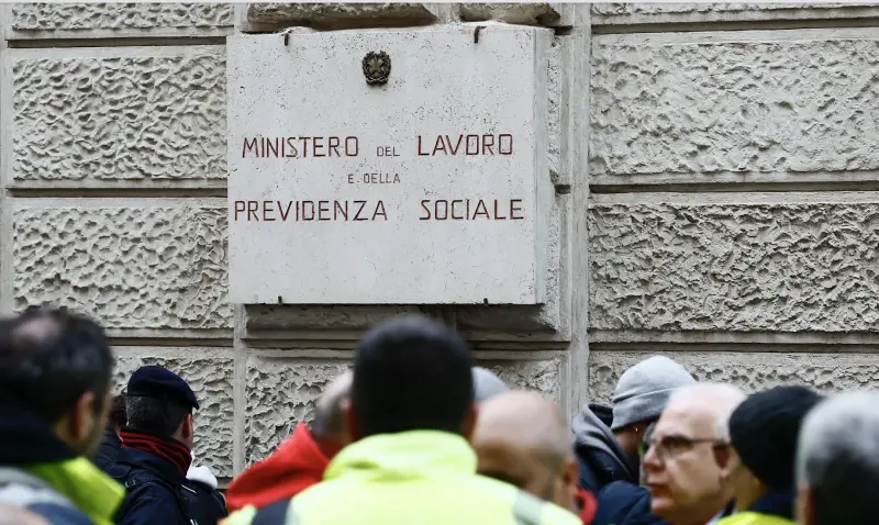 Lavorare in Ministero, al via il concorso 2025/2026: requisiti e come candidarsi