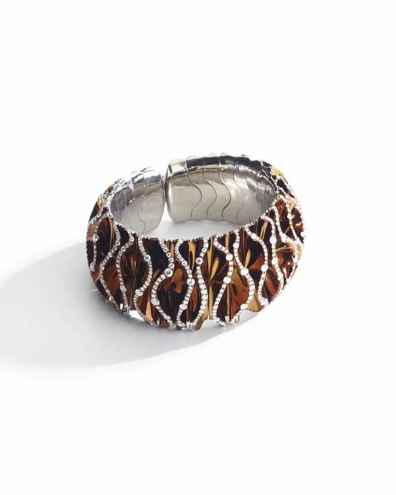 "Scolpiamo forme audaci. Sculture da indossare"