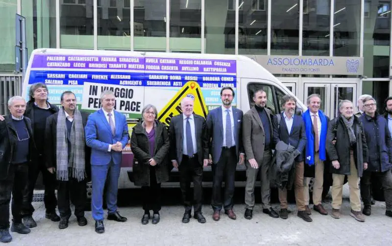 La Carovana della Pace ad Assolombarda. "L'economia della guerra erode l'umanità"