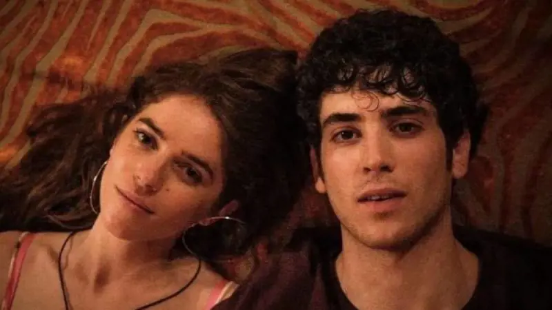 Nicolas Maupas e Valentina Romani, i due ex protagonisti di Mare Fuori paparazzati di nuovo insieme